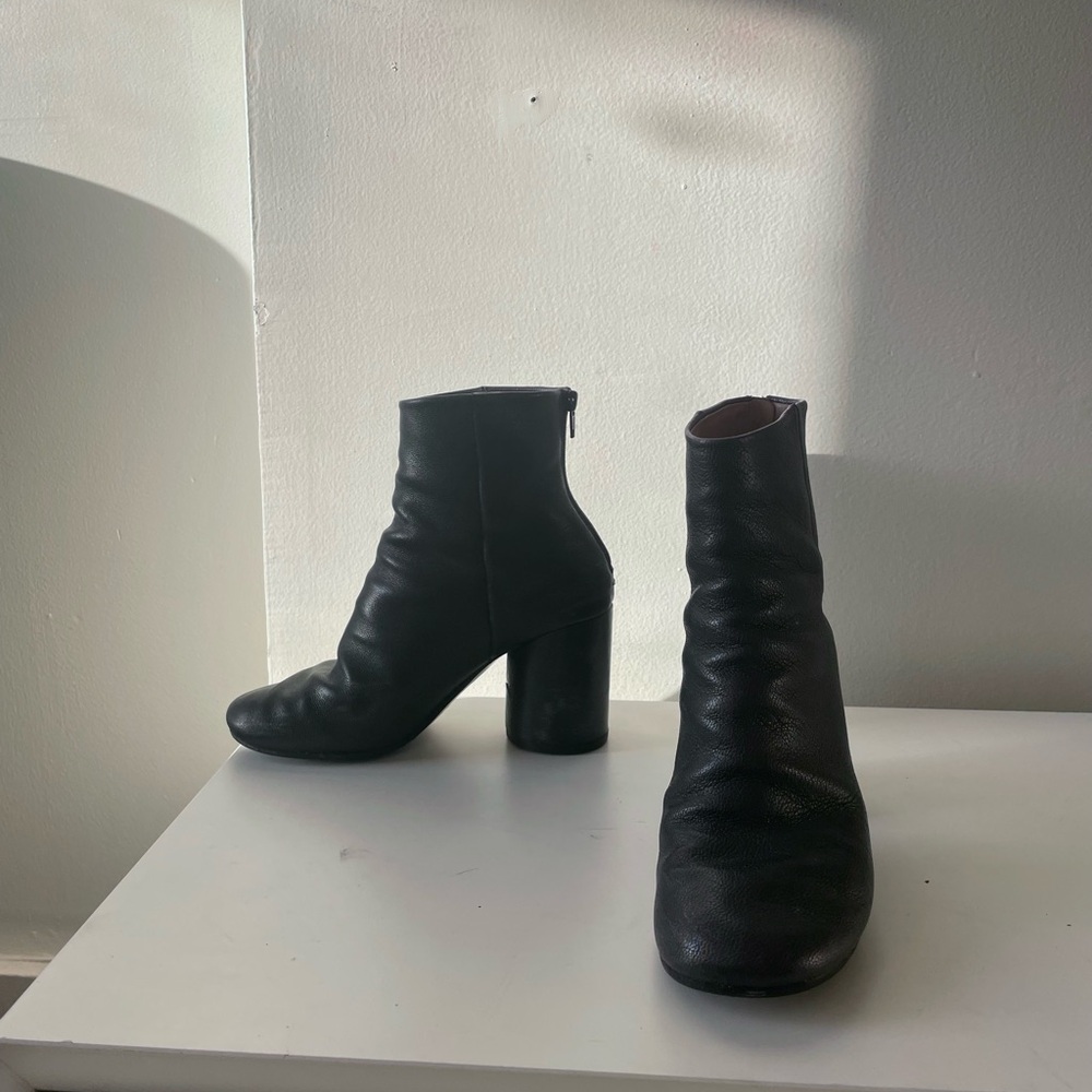 Beautiful elegant profile Martin Margiela Black Ankle Boots Booties